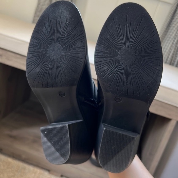 Boots - Picture 5 of 5